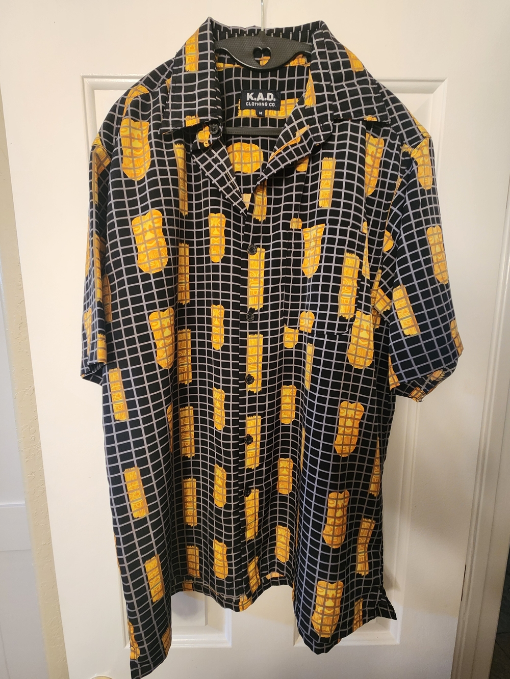 Short-Sleeve Tiki Grid Print Shirt in Black & Yellow Tiki Medium Rockabilly